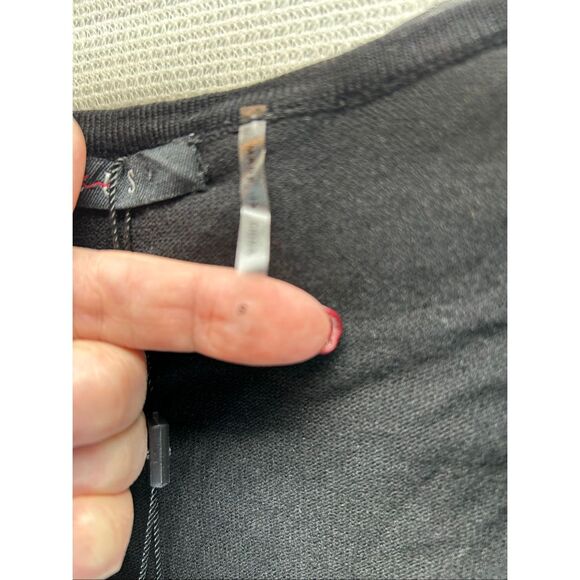 Cyrus Black Rosette Neckline Top Women’s Small NWT 3/4 Sleeve Knit Blouse Floral - Picture 5 of 10